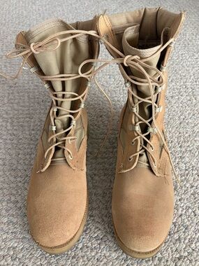 Altama Military/Tactical/Combat desert combat boots. Vibram soles. Size 6.5 R